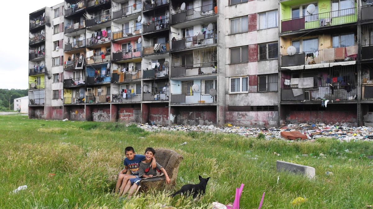 „Mistr překvapení.“ Papež na Slovensku navštíví romské ghetto